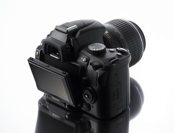 Nikon D5000 – digital SLR with swivelly bits