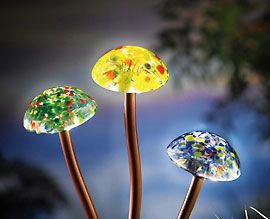 Solar Garden Mushroom Stake Set – Because everyone loves glowing mushrooms