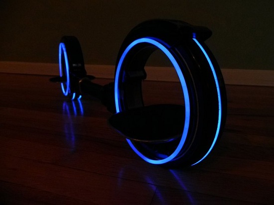 TRON inspired Skatecycle looks like the younger sibling of the Light Cycle