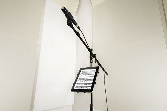 iKlip lets you add an iPad to your microphone stand