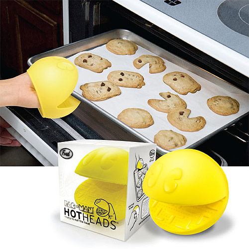 Pac-Man Oven Mitts keep your kitchen geeky