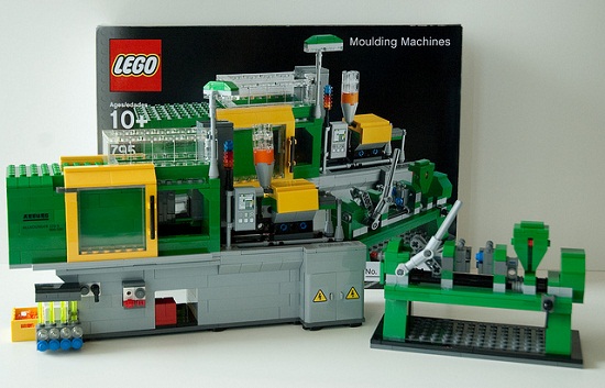 LEGO-Making Machine Made Of LEGOs