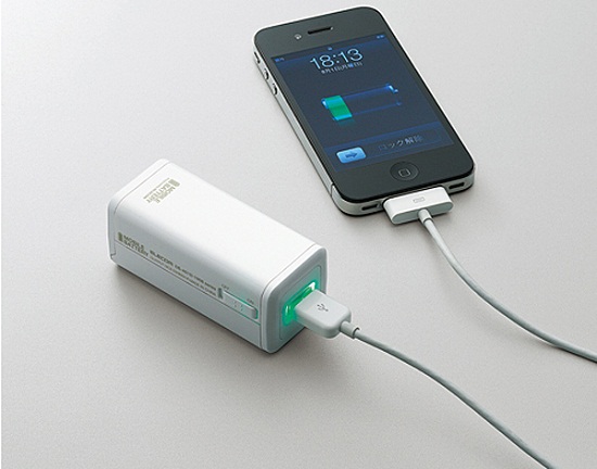 Elecom Battery Charger adds juice to your phone with 4 AA’s