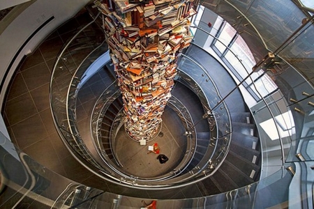 Lincoln-Tower-of-Books 2