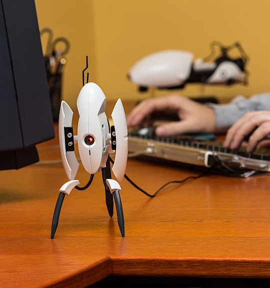 Portal 2 Sentry Turret USB Desk Defender will protect your paper clips