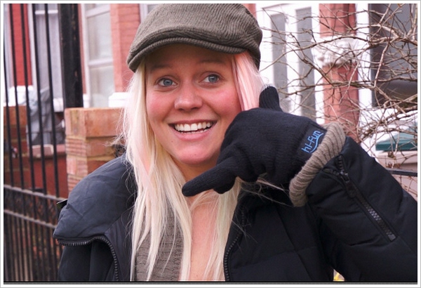 Hi-Call Bluetooth Gloves – yes you can hear people talking through your thumb [Review & Video]