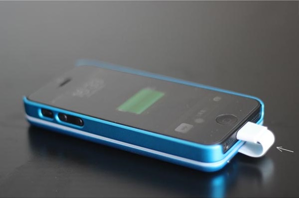 Case-Sticky-On Removeable External Battery for iPhone 5 – say goodbye to the bulk