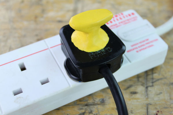 How to make plugs easier to use – Get a grip
