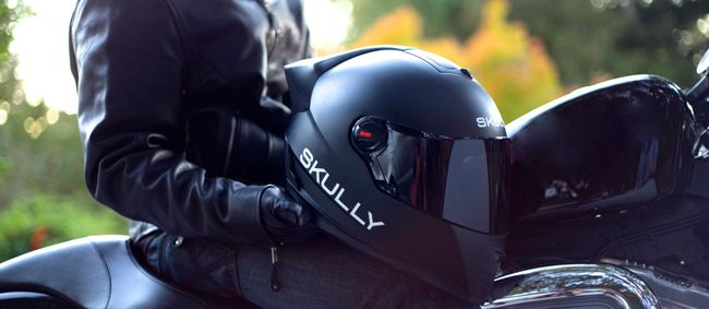 Skully P1 - The HUD Interactive Motorcycle Helmet