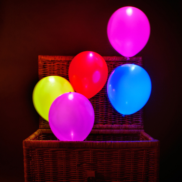 Illoom Balloons – It’s like your breath glows in the dark