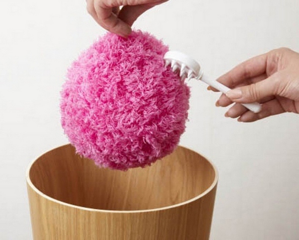 Mocoro Robot Ball Duster – sweeps and cleans like a little furry friend