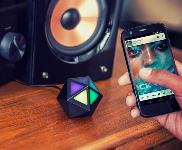 Moto Stream – turn your wired speakers into wireless ones