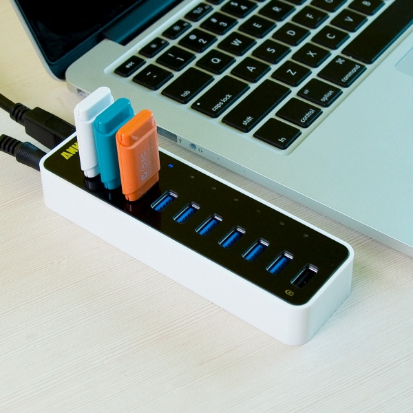 Anker USB 3.0 9-Port Hub – ultra fast box will stop all that crazy USB juggling