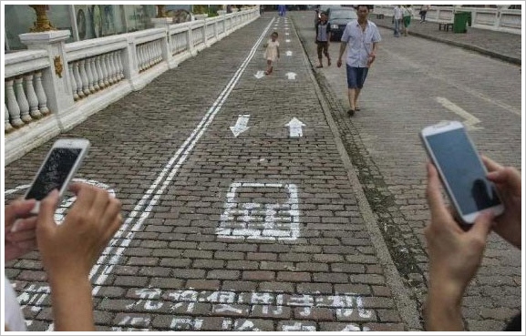 New Chinese Texting Lane is for people who can’t stop looking at their phones [Weird]