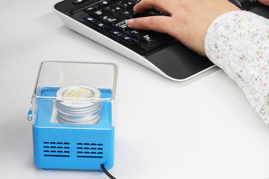 Thanko USB Mini Warm Cold Storage Unit – for controlling the temperature of something very tiny indeed
