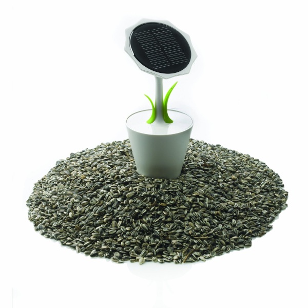 Xindao Solar Sunflower Charger – bring the power of the sun to your cell