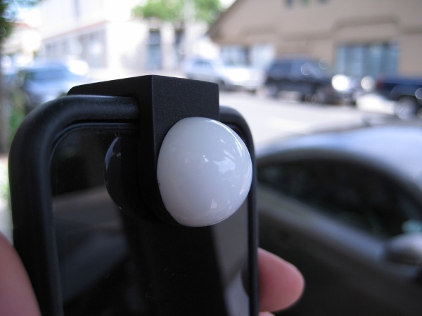 Luxi For All – clip on dome makes your phone photos pretty again