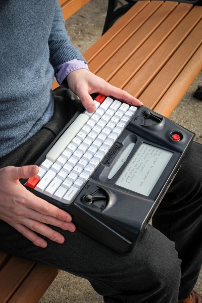 Hemingwrite – distraction free writing in a distraction filled world