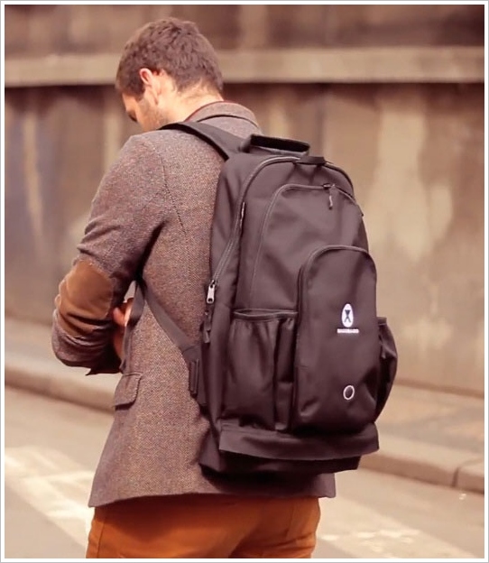 BagoBago – the clever little backpack with a built-in stool