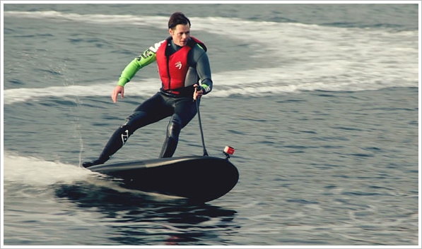 Lampuga Electric Jet Surfboard – who needs waves when you’ve got enough current?