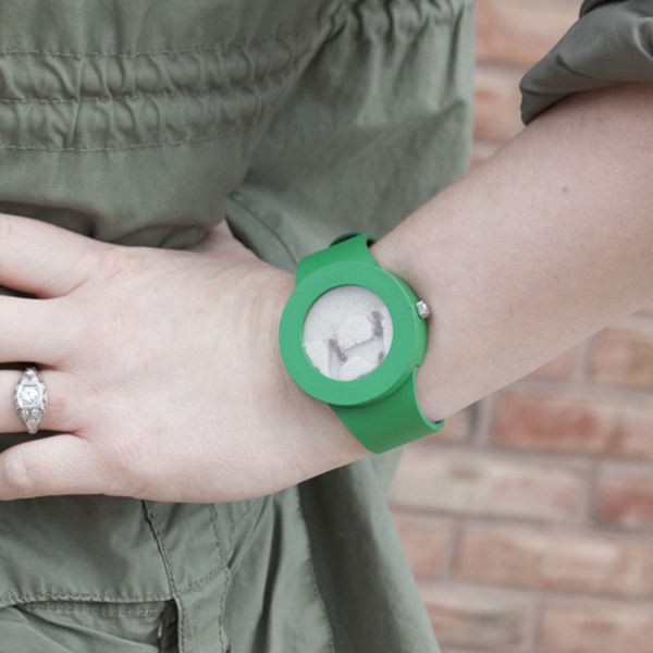 Ant Watch – the wristwatch that’s filled with ants, really