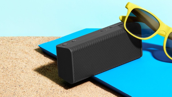 Ohm – a portable speaker and charger dock for busy people