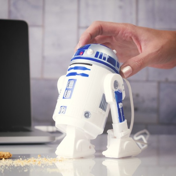 R2D2 Desk Vac – is there nothing this bot can’t do?