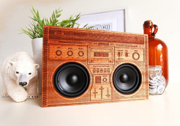 Wooden Boomboxes – B-Boy look with modern function