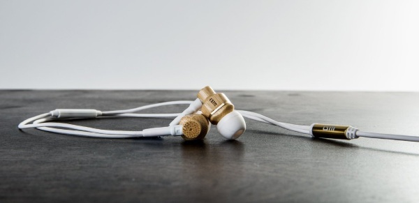 Avalon Bamboo Wood Noise Isolating Earbuds – real wood earbuds for real sound