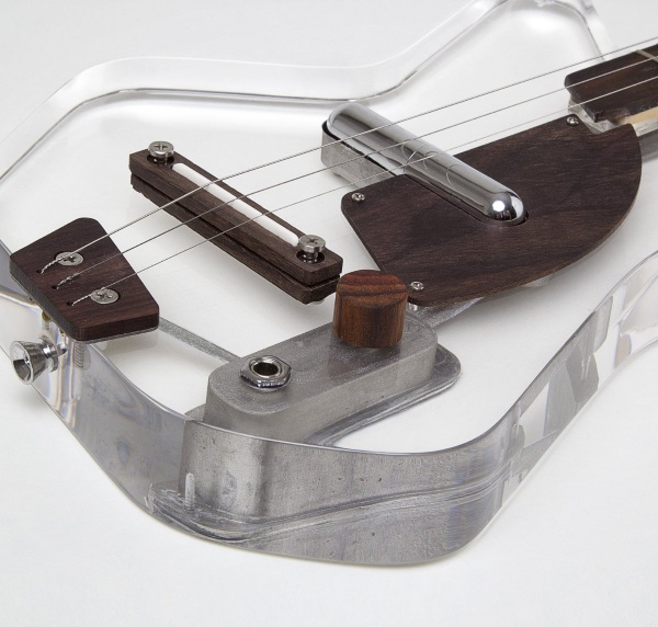 Electric Loog – learn to play guitar with this three string instrument