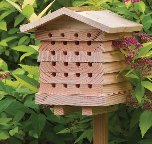 British Horticulturist Bee House – attract some beneficial new tenants into your yard