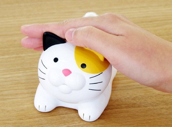 Nyankei Speaking Cat Thermometer – this cute cat will give you the weather (in Japanese)