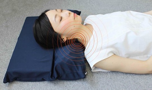 pain-relief-smartphone-neck-pillow-1