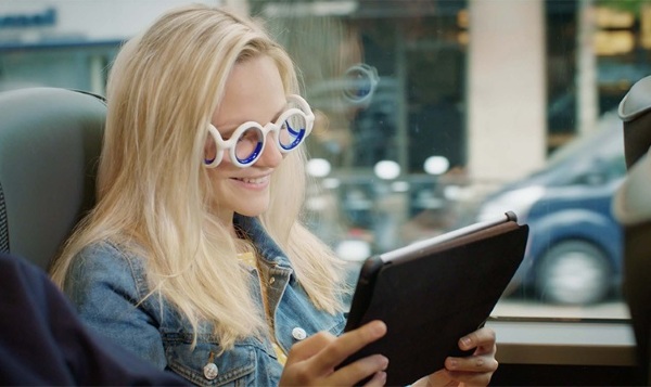 SEETROEN – stop motion sickness with these wild glasses