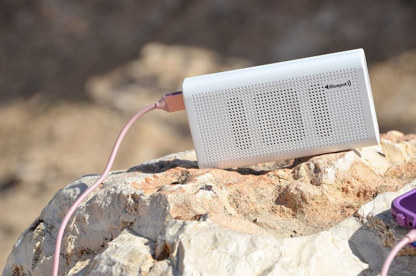 Bluepot – one part speaker, one part battery