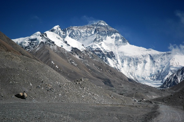 Mt. Everest is Melting – bodies are resurfacing and that’s very bad news