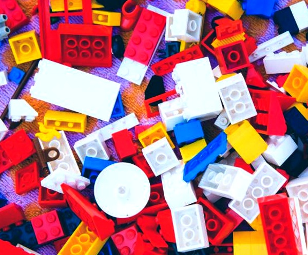 LEGO Replay – donate old LEGOs, ship them for free