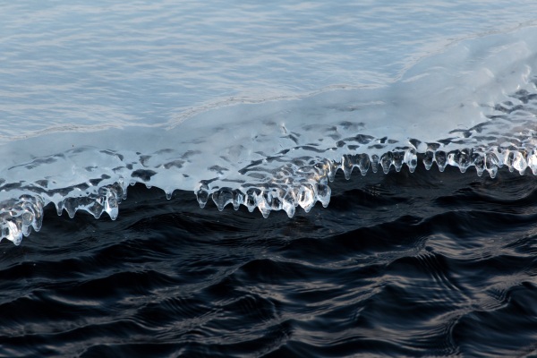 A Layer of Glass to Help the Arctic? – scientists think it might help to save the ice